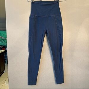Beyond Yoga high waisted light blue leggings with pockets